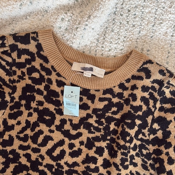 LOFT Leopard Print Sweater Dress – Medium Petite | Cozy Elegance | Animal Print - Picture 5 of 7